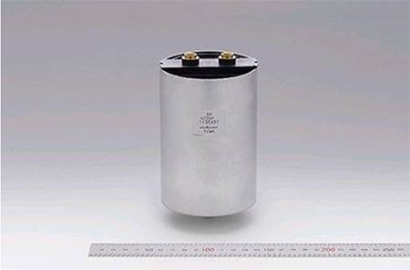 【写真3】直流フィルタ用円筒形フィルムコンデンサ「ERシリーズ」