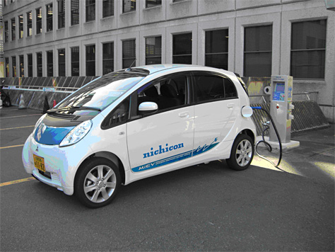 太陽光発電及び系統電力連結型蓄電バンク付き電気自動車用急速・普通充電併用器