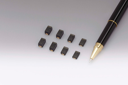 樹脂モールドチップ形導電性高分子アルミ固体電解コンデンサ製品高さ1.9mm「UCシリーズ」製品高さ2.8mm「VEシリーズ」製品高さ4.3mm「WA/WBシリーズ」